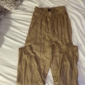 H&M, size 2, tan